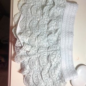 💚 2/30 White rewind lace shorts